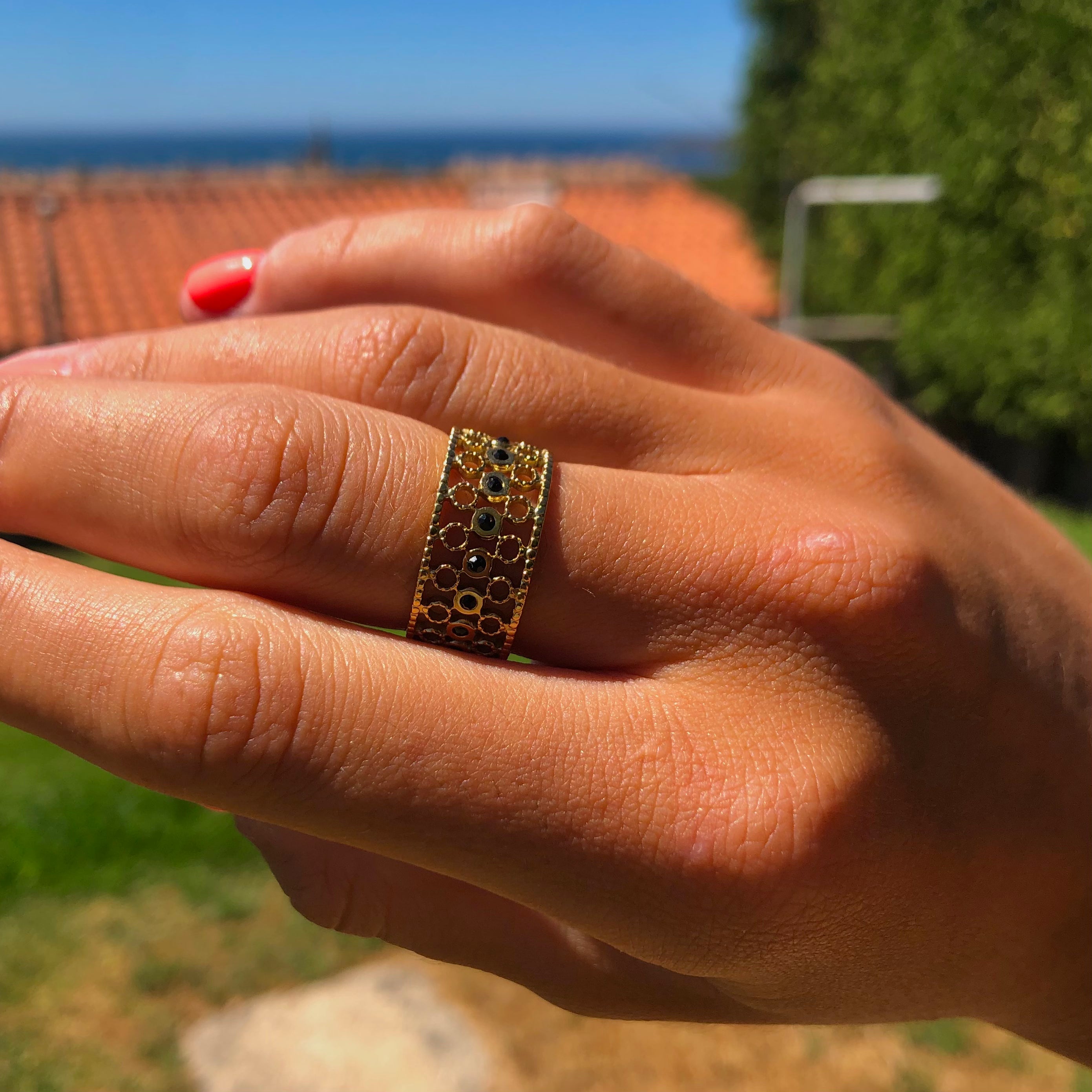 Anillo Black Stone Anillo acero inoxidable dorado con piedras